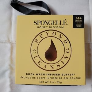 NWOT - Honey Blossom Wash Infused Body Buffer